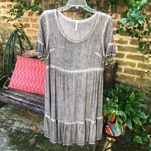 My Story- GRAY CRINKLE DRESS- Size Medium- EUC